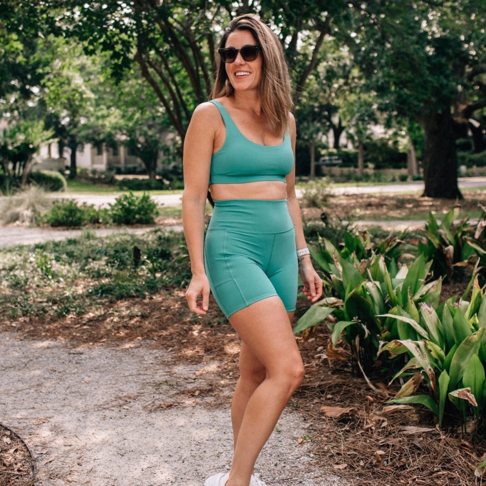 Vuori All the Feels High Rise Biker Short - Ivy